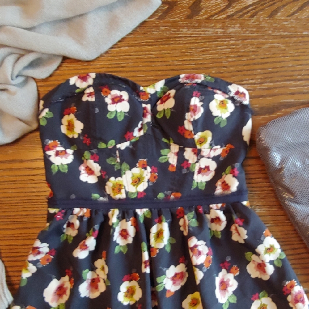 American Eagle Strapless Floral Flowy Corset Dress - Picture 4 of 8